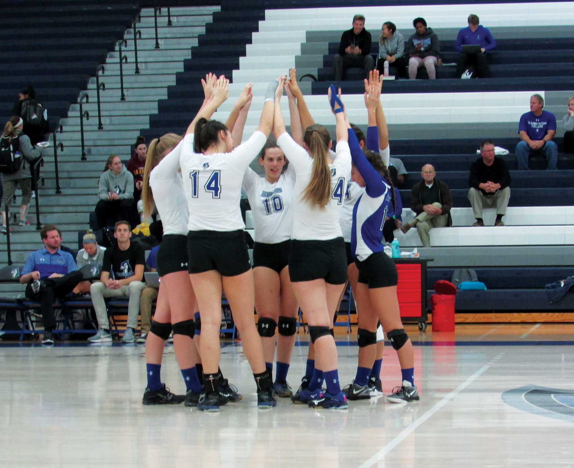 Volleyball loses two in a row on the road during Landmark Conference Weekend