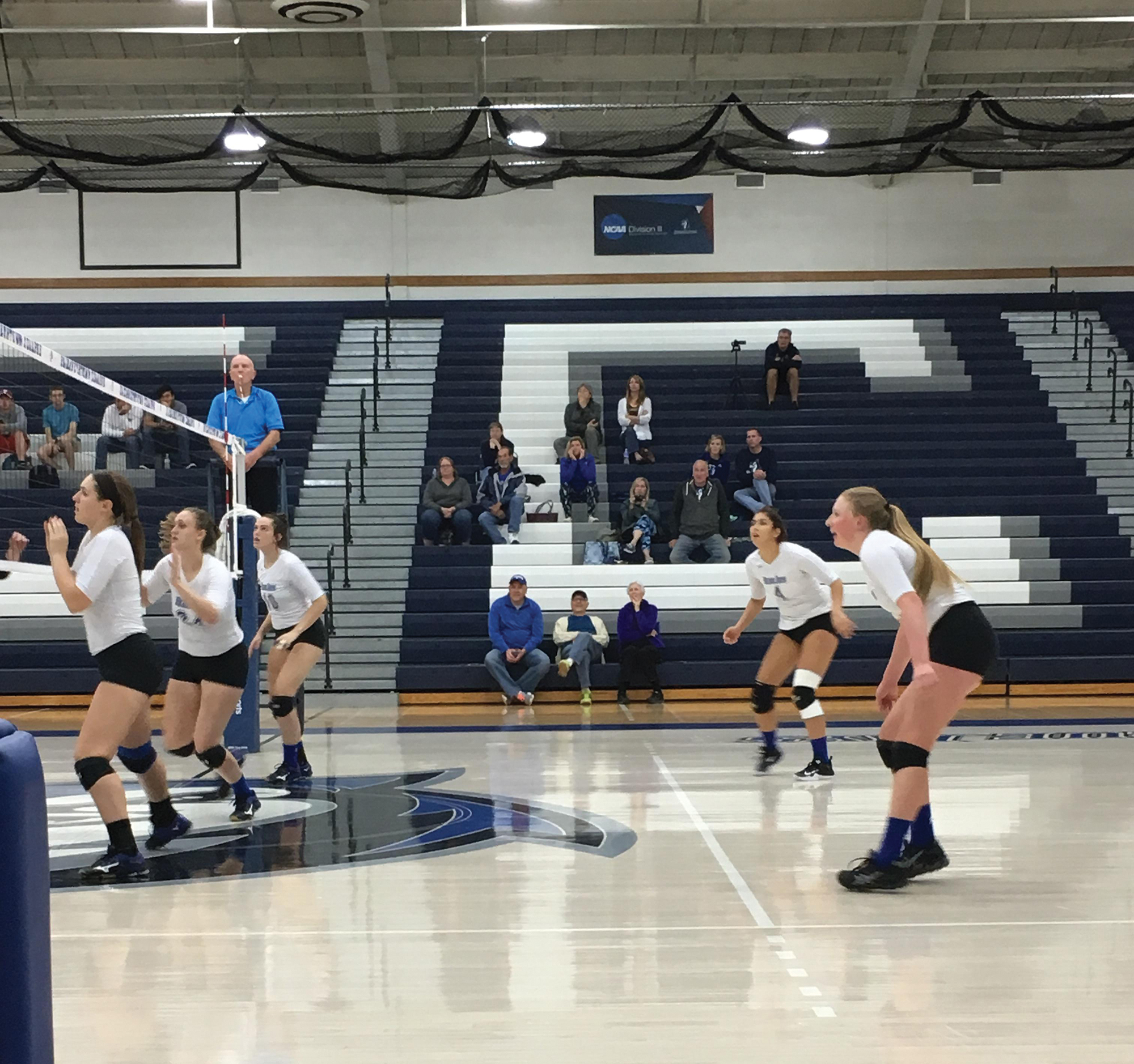 Volleyball defeats WC and Hood, sweeps Wilson on senior night