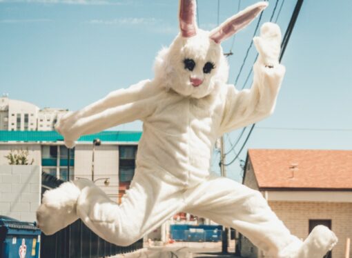 Easter Bunny races against Etownian mascots