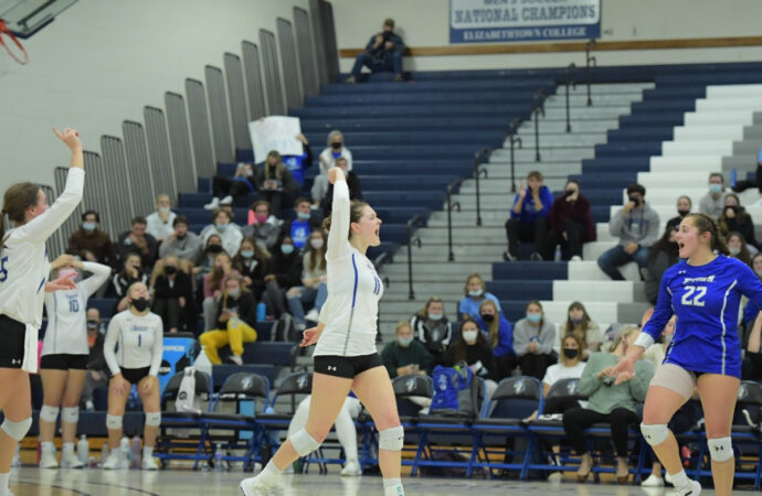 Women’s Volleyball beats Stockton