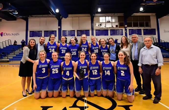 Women’s Basketball team soars into National Top 25 Rankings