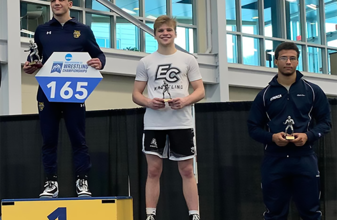 Men’s Wrestling places seventh in Mideast Regional Championships
