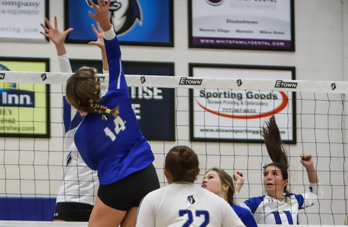 Women’s volleyball shows resilience in bounce back win