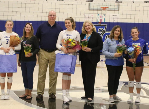 Women’s volleyball team rises to the challenge on Senior Day 