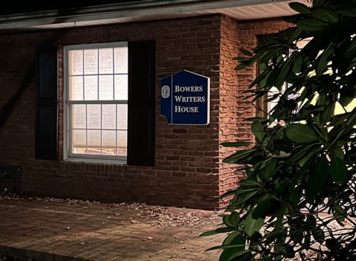 Etown offers writing scholarship for rising juniors