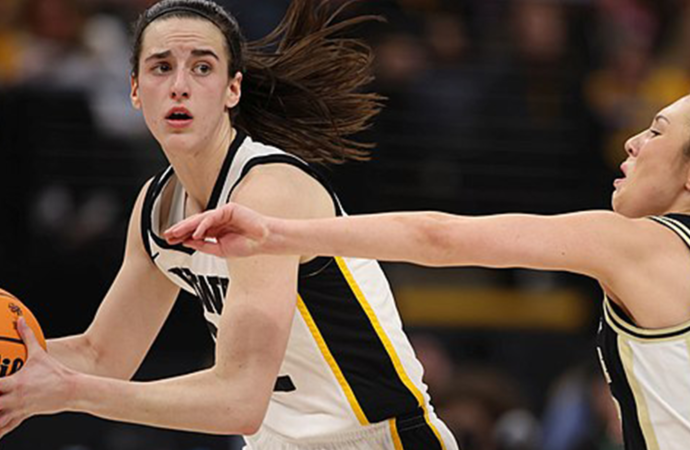 Caitlin Clark breaks Kelsey Plum scoring record with another masterful performance