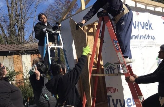 CCCE Hosts Service Trip over Fall Break