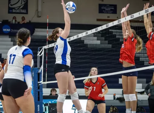 Elizabethtown women’s volleyball dug deep for a double victory
