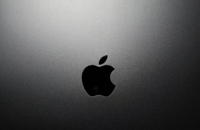 Today’s Tech: Apple sued over use of books to train AI