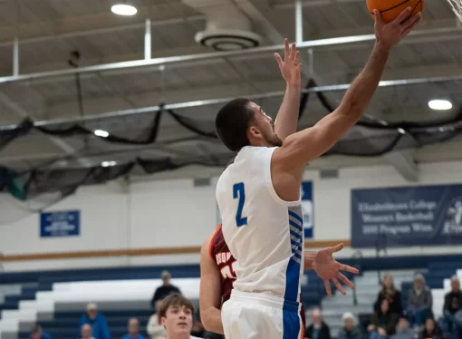 Men’s basketball wins in tight game to Susquehanna 