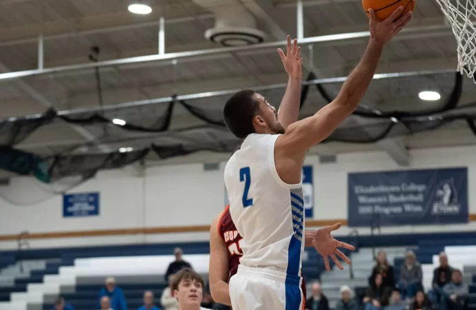 Men’s basketball wins in tight game to Susquehanna