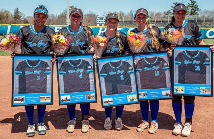 Softball splits series with Juniata on senior day