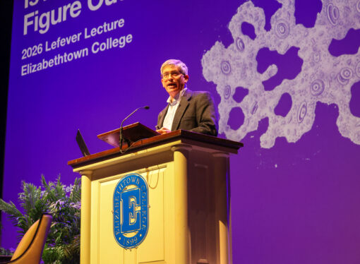 Lecture series: Carl Zimmer challenges students to rethink life and AI