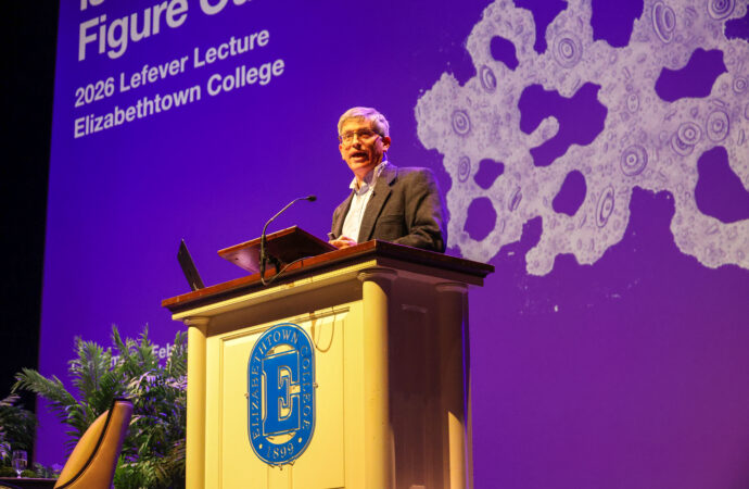 Lecture series: Carl Zimmer challenges students to rethink life and AI