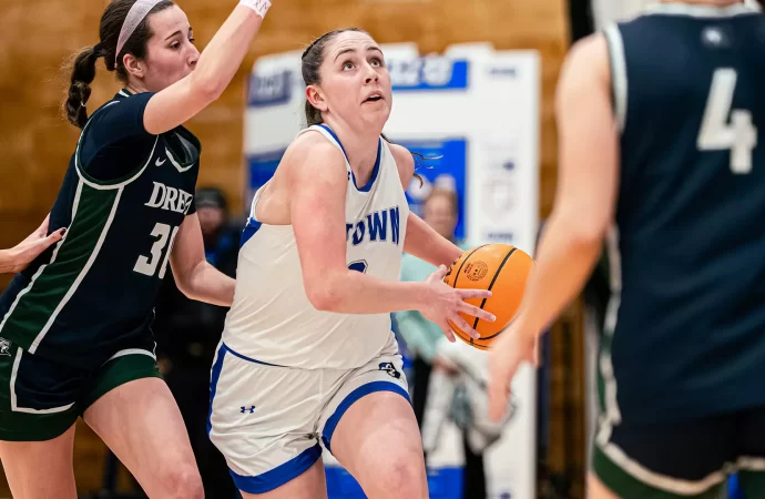 Women’s basketball falls short in Landmark Playoffs as Mummert reaches 1000 points