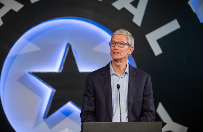 Business Buzz: Tim Cook steps down as Apple CEO, what’s next?
