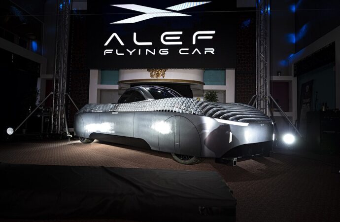 Today’s Tech: Alef Aeronautics showcases flying car in Tesla Roadster demonstration