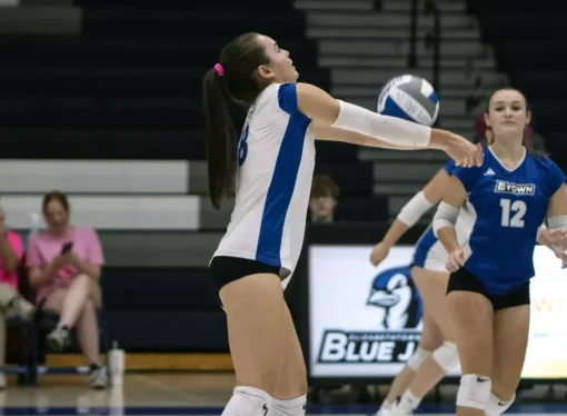 Women’s volleyball brings out the brooms in sweep against Catholic